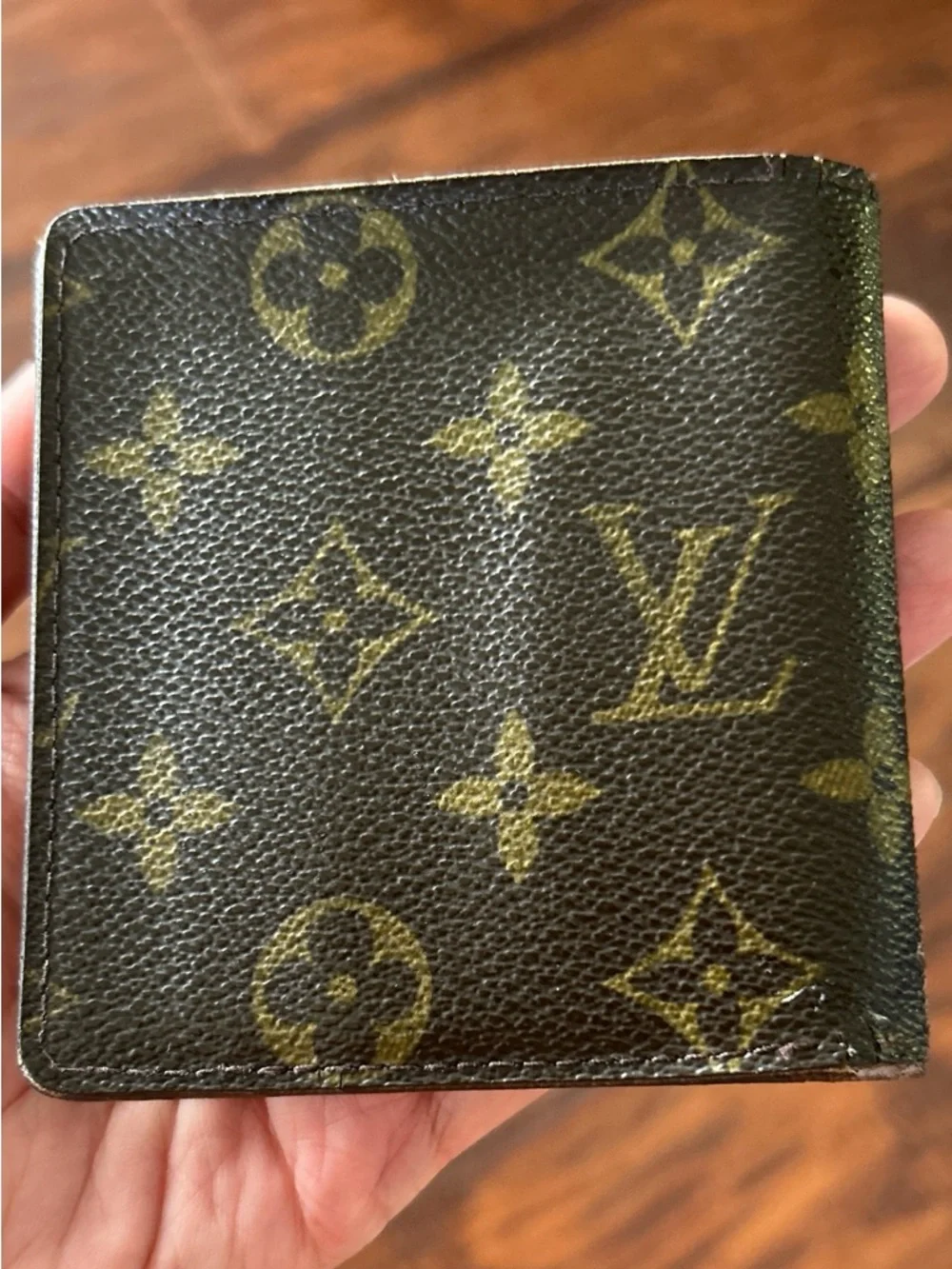 Louis Vuitton MEN’s BIFOLD Wallet -